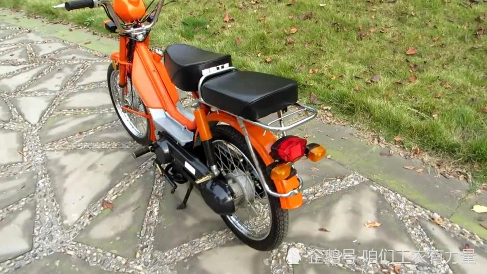 它是嘉陵摩托车人送外号红公鸡90年代不少人都骑过它