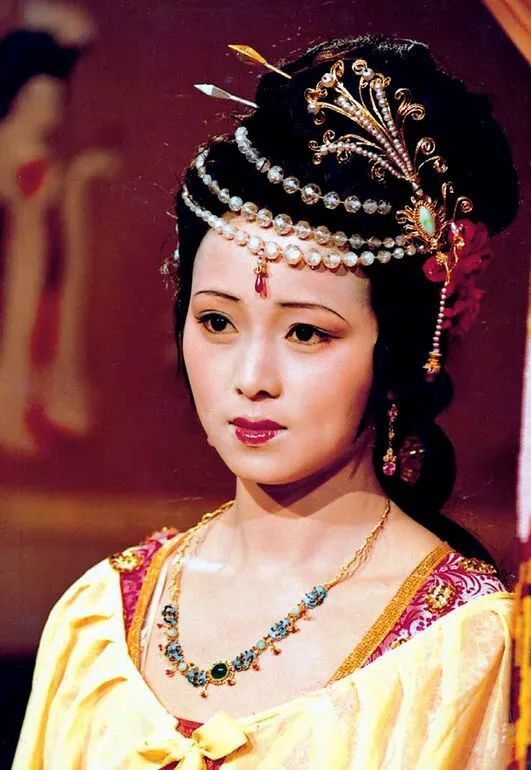 红楼梦秦可卿为何不反抗公公贾珍一个耳熟能详的绰号里有答案