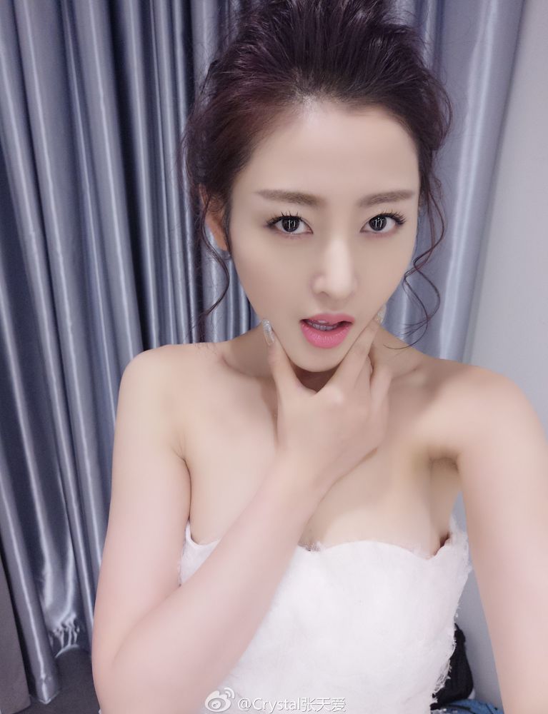 超甜明星张天爱的穿着就是保暖舒适且时尚