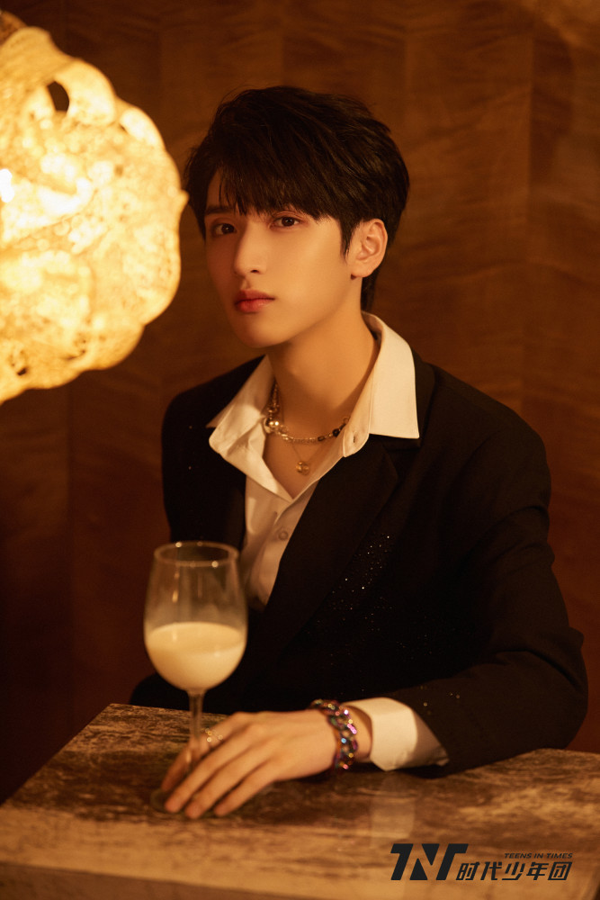 严浩翔天生属于舞台的爱豆