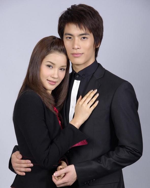 两人早年搭档出演的《玻钻之争》,《彩象岛的女孩》及《三世情缘》