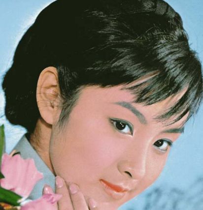 谢贤第一任妻子甄珍年轻时被夸绝世美人今儿子帅气不输谢霆锋