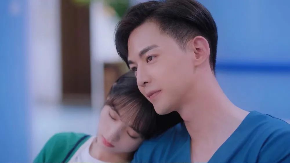 请问温少卿这样的男友哪里找?唐晓天算是最近的bg之光了吧!_腾讯新闻