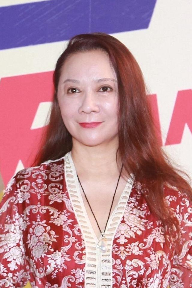 看了蔡明年轻时候的照片你就会明白整容的后遗症有多怕