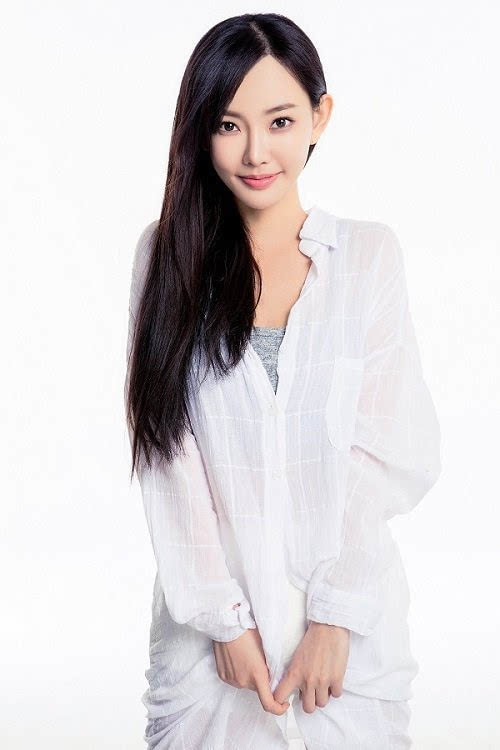 明星壁纸丨童菲第一期,性感身材不输柳岩,大嫂街拍晶女郎8k