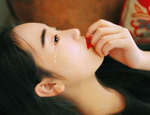 1,我喜欢下雨时在外面哭,那样雨水可以把我的眼泪和烦恼统统淋掉,别人
