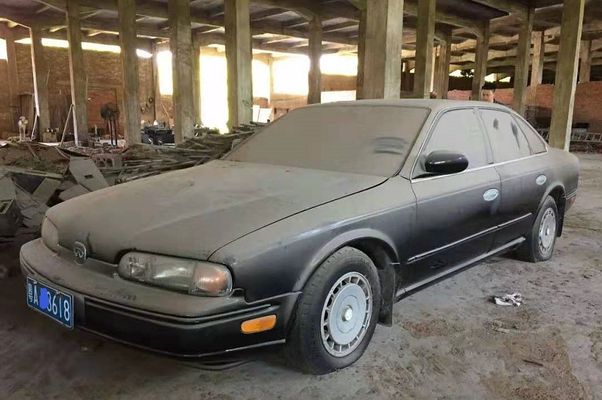 羊城遇到1995款英菲尼迪q45沉睡仓库5年多更换电池后还能启动