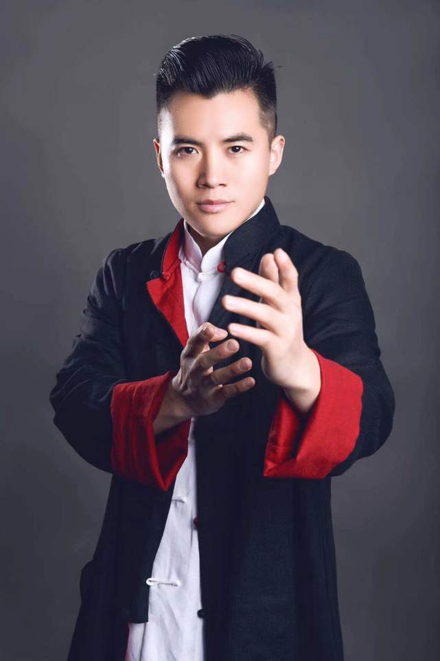 演员王涛扮演精武门陈真重现中国功夫