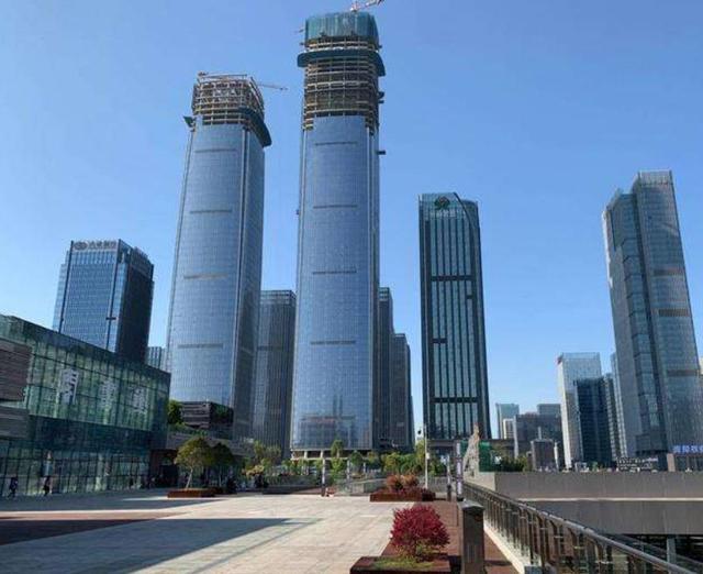 2019年贵阳第一高楼中天金融中心封顶,其401米的高度再次刷新纪录.