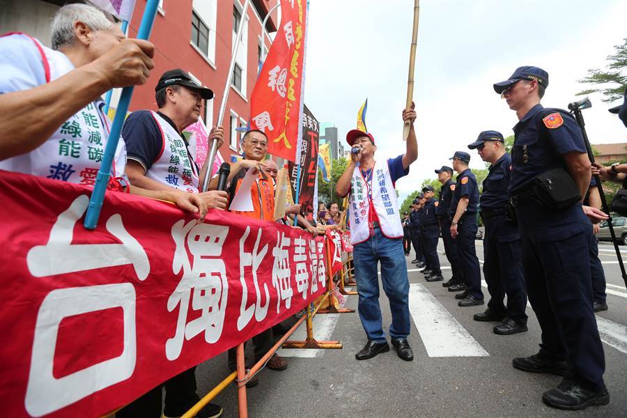 台湾不利,但是"独派"就是不信邪,就以日前绿党提出,希望将"宪法增修