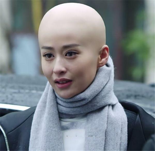 女星集体光头杨幂张雪迎靠化妆而她为了角色真剃了光头