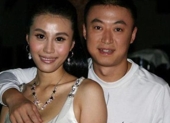 后来白杨出名并不是因为取得了很好的成绩,而是被国家队开除的消息,这