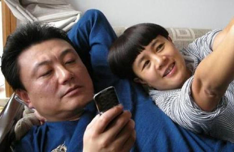 央视少儿主持人金龟子,结婚31年不做家务,丈夫也是央视主持人_腾讯