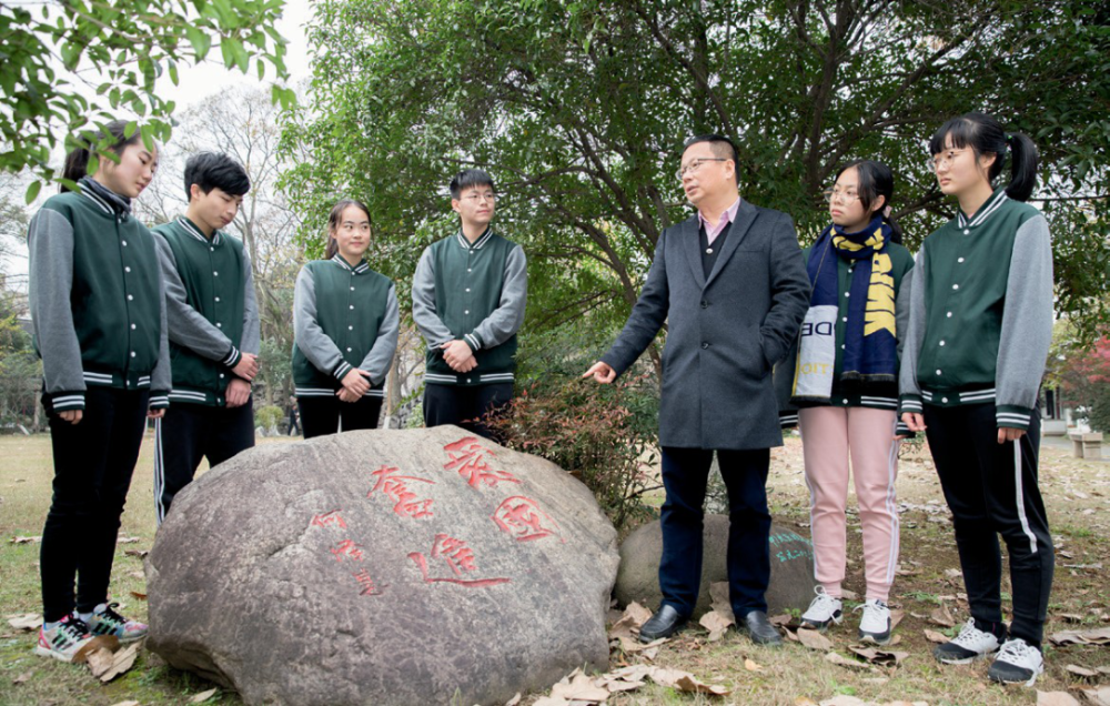 苏州十中校长周颖在有限的空间做无限的教育