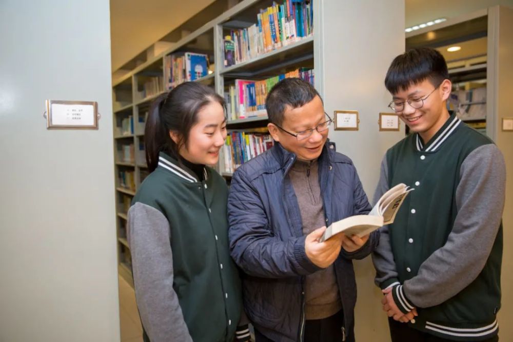 苏州十中校长周颖在有限的空间做无限的教育