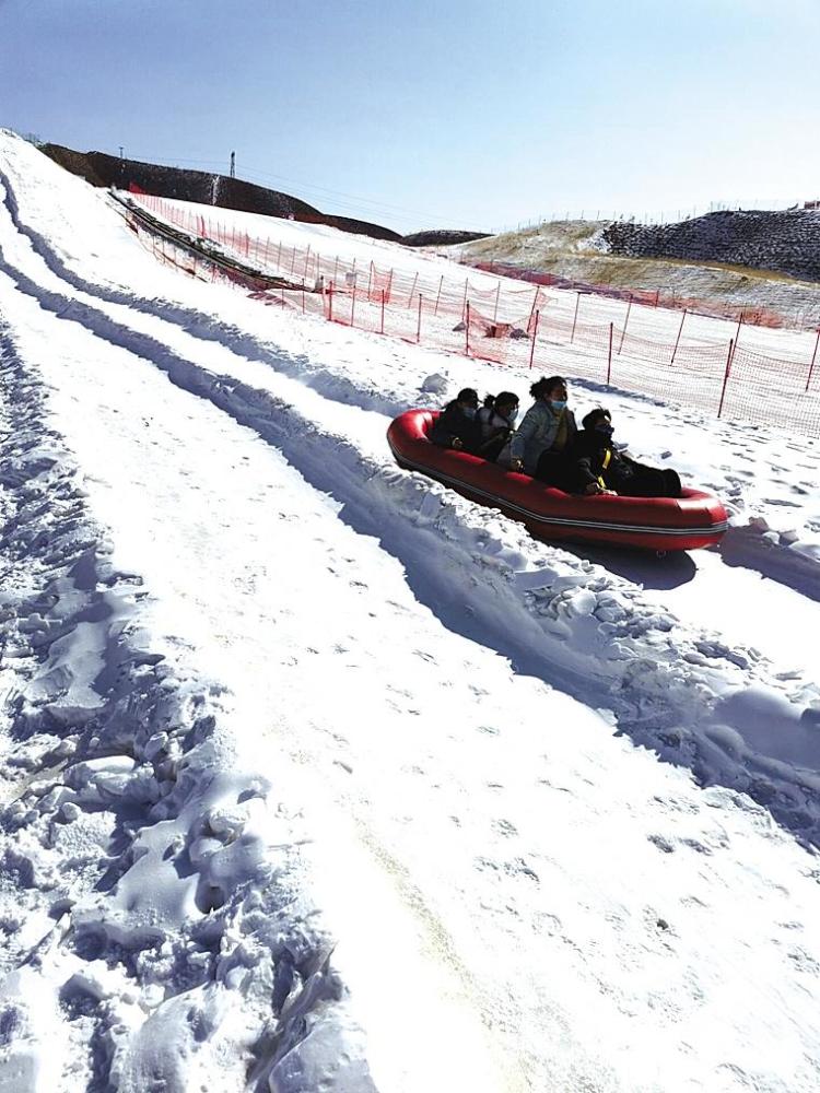 鞍山二一九公园滑雪图片