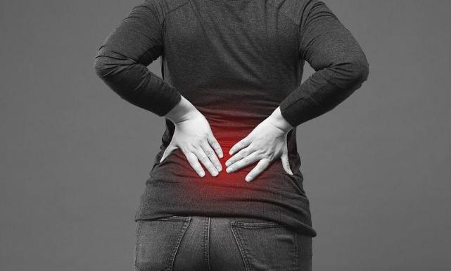 体内有癌,腰背先知,腰背若出现两个特征,请及时排查两种癌症