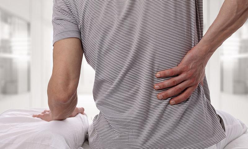 体内有癌,腰背先知,腰背若出现两个特征,请及时排查两种癌症