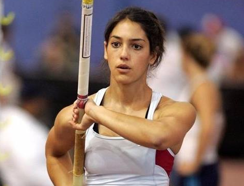 学霸级世界田径女神,曾五次打破纪录,古铜色皮肤外加8块腹肌!