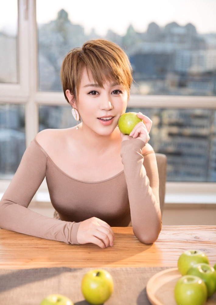 开心麻花话剧女王马丽清新靓丽