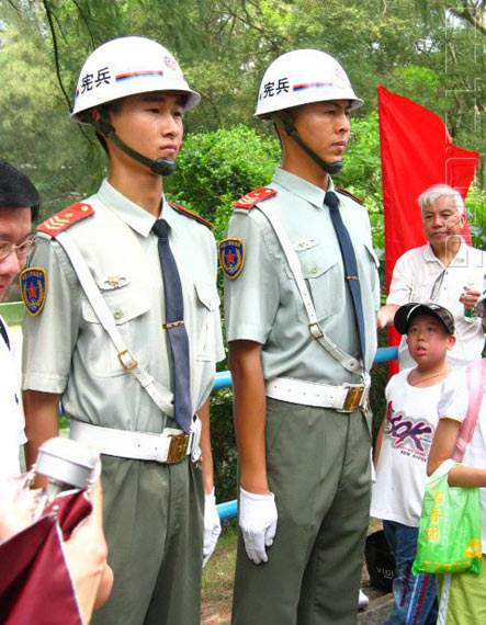 各國軍隊中都有的一兵種戴著標誌性的白帽子士兵都很害怕