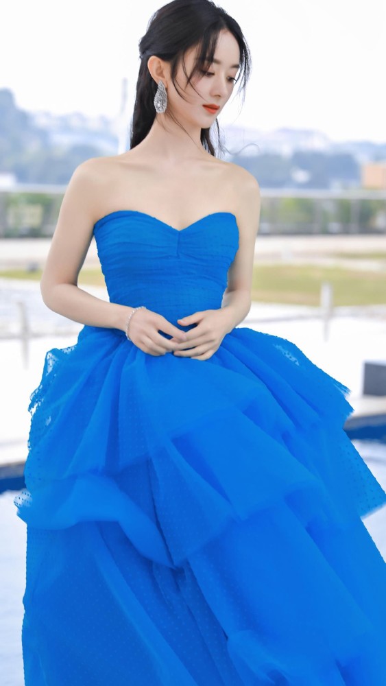 超甜明星赵丽颖造型太仙了露肩纱裙惊艳全场
