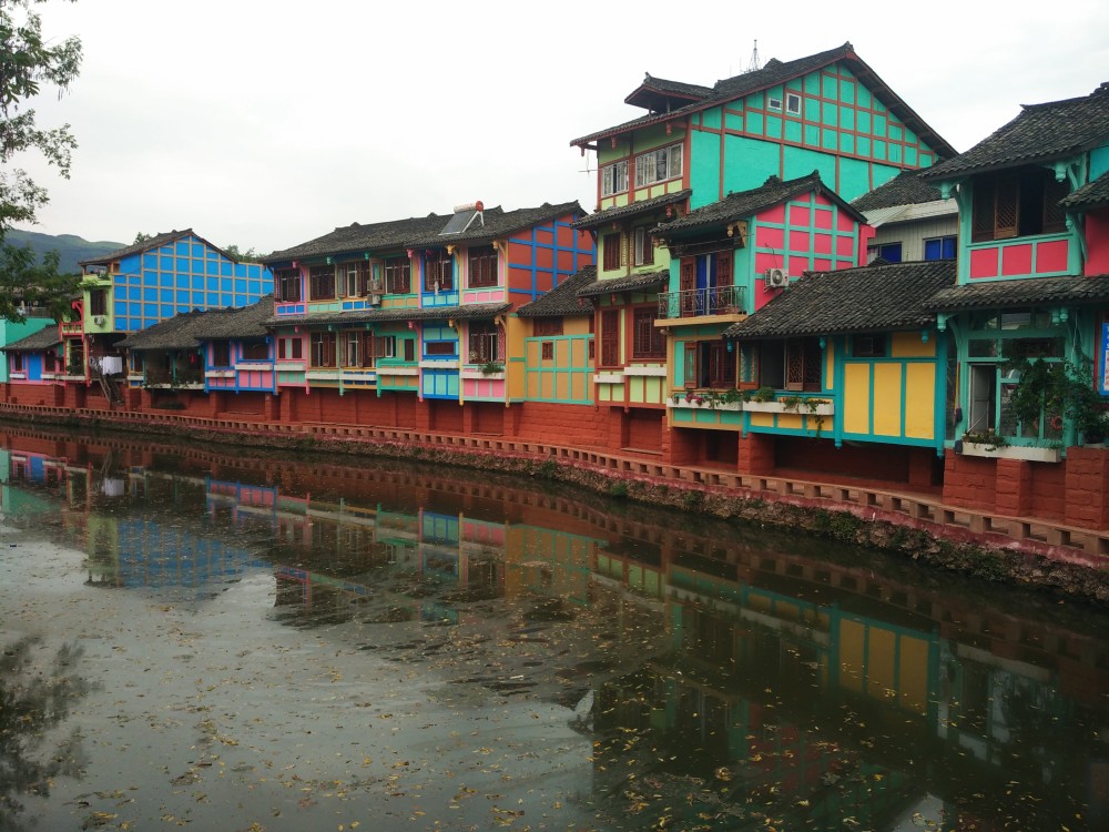成都邛崃市大同古镇的彩色房屋_腾讯新闻