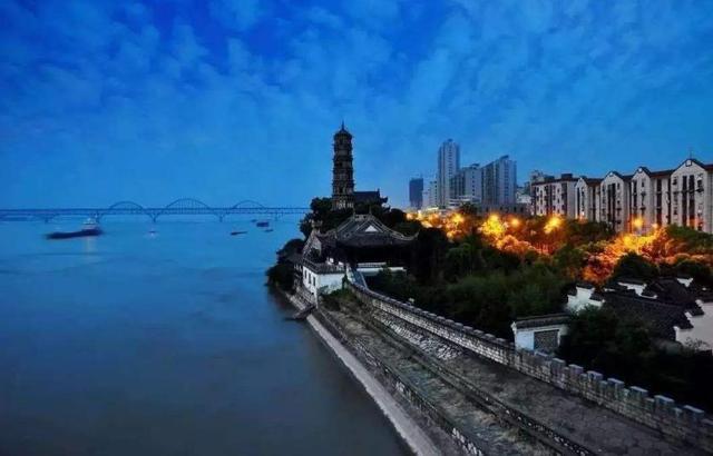 正常,对于江西人来说,相信知道的人肯定不少,九江有"江西北大门"之称