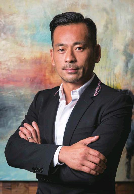 身价百亿的周焯华风流情史数不尽一妻一妾太潇洒