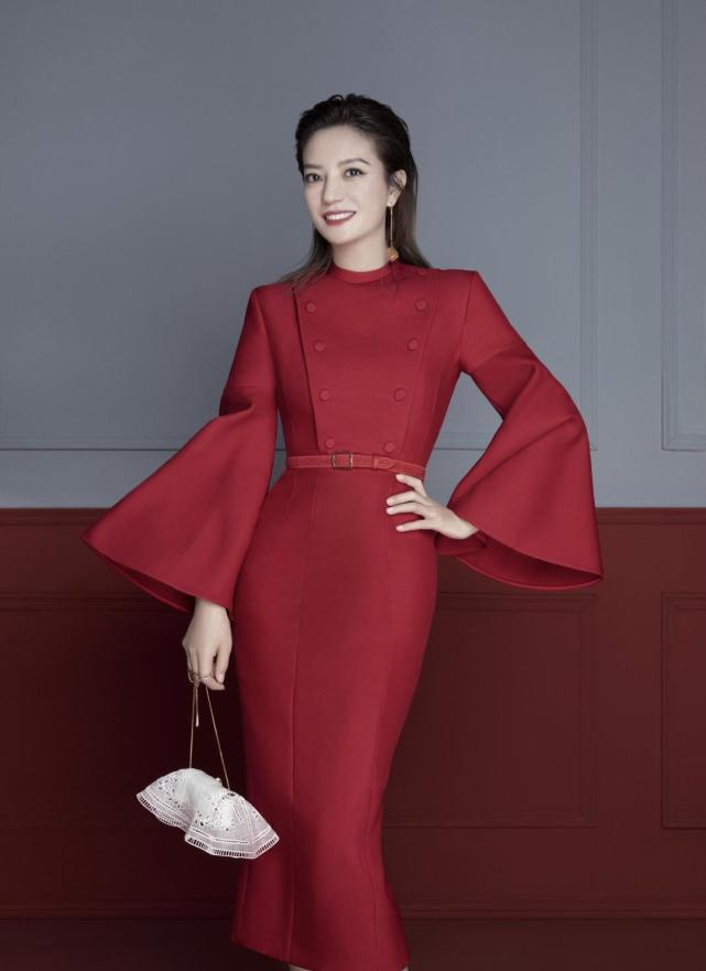 赵薇广告大片身处万花丛中展现无尽魅力一袭红裙诠释优雅气质