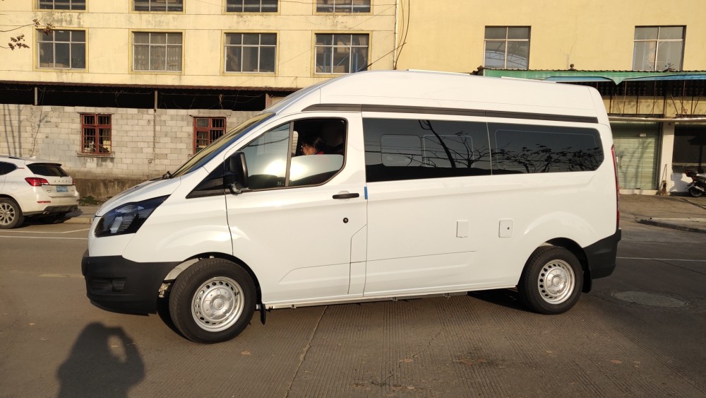 费德姆f530 b型房车使用江铃福特最新款新全顺v362,搭载了两获沃德