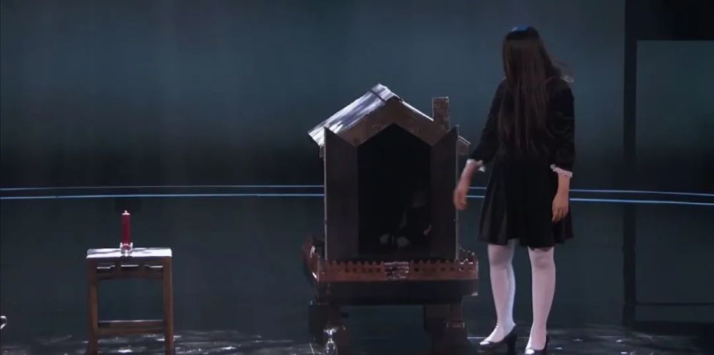 美国达人秀惊现招魂女孩评委吓到离场