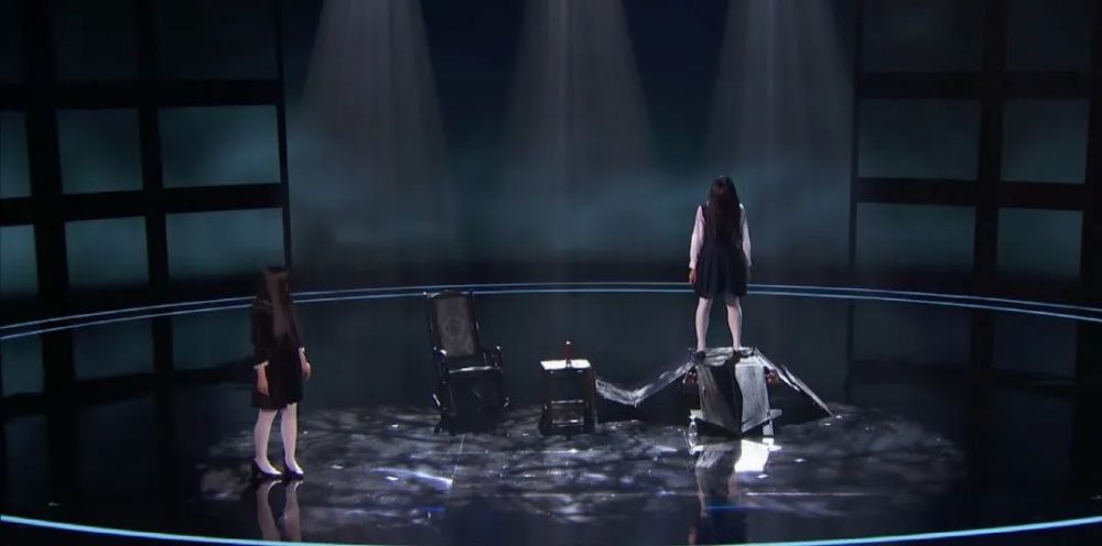 美国达人秀惊现招魂女孩评委吓到离场