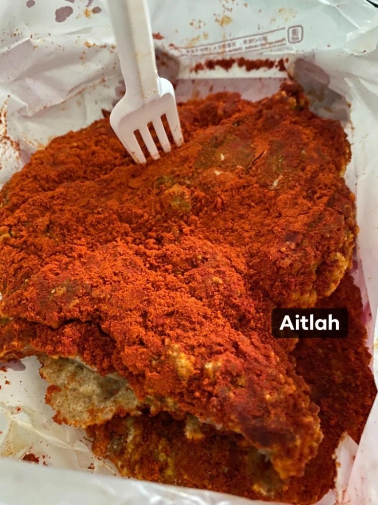 男子追求刺激点最辣炸鸡结果一片火红辣椒粉上厕所酸爽无比