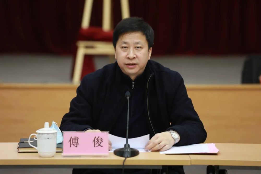 揭牌仪式上,市检察院党组成员,副检察长许祥云,区委常委,副区长傅俊