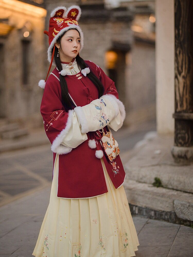 盘点适合过年穿的汉服,不仅精致还很喜庆,长辈见了也夸好看_腾讯新闻