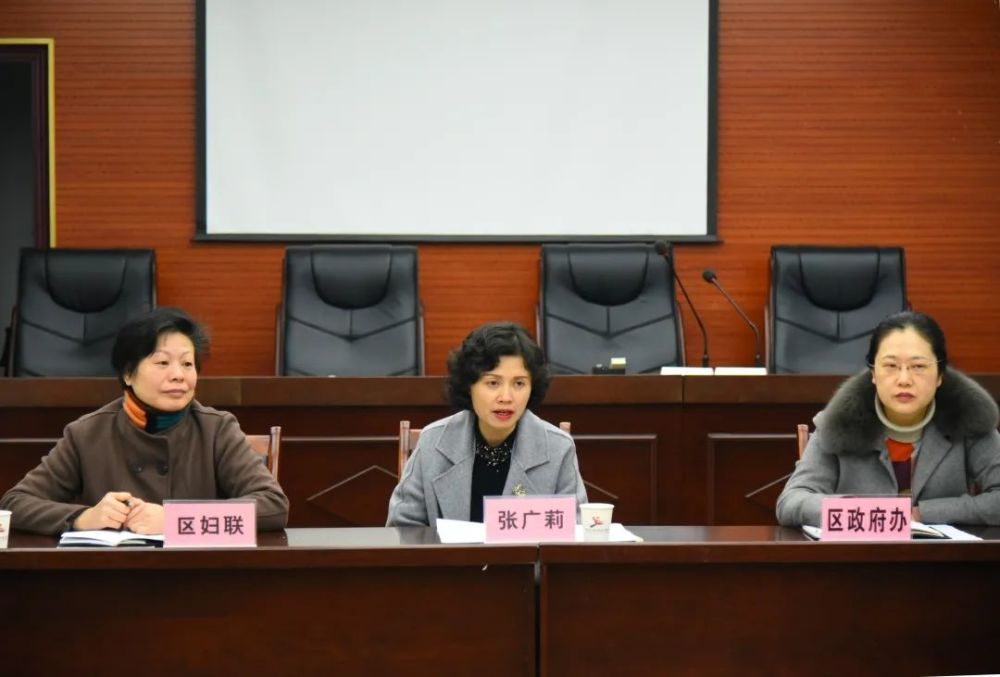 改造工作现场会在区体育中心召开,区政府副区长张广莉出席会议并讲话