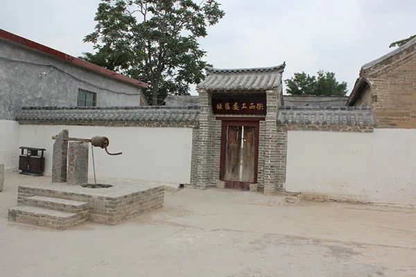 中共卫西工委旧址位于鹤壁市浚县屯子镇原厚村西部程志忠老宅内.