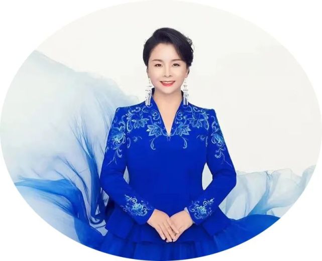 中国红歌形象大使兰妮儿为中国红红西凤2021宝鸡网络春晚代言