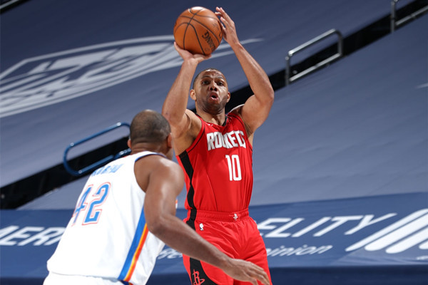 252又333圆脸登梦回巅峰奥拉迪波有望续约火箭沃尔赌赢了