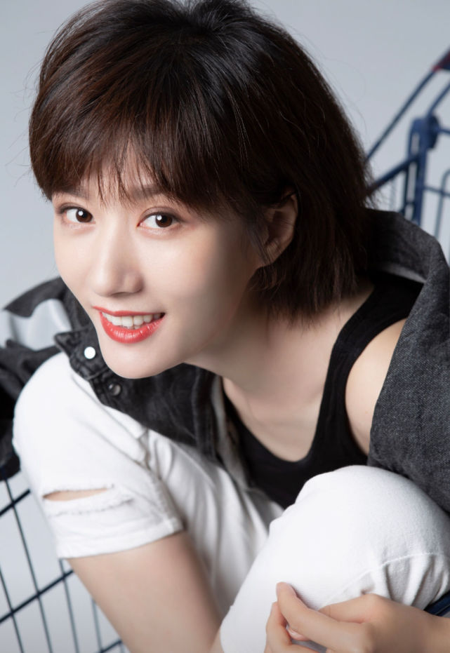 徐悦神经家族圆满杀青解锁新角色挑战优秀青年医生