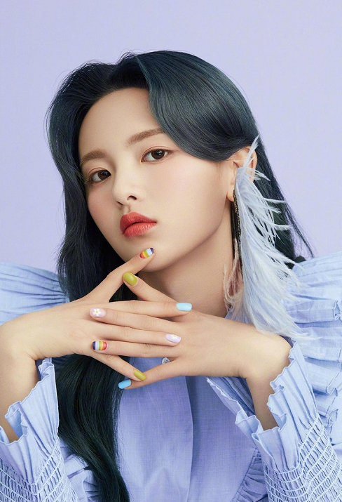 怕虫的杨超越还做 蜥蜴美甲 远看很害怕 近看又好像没做一样 腾讯新闻