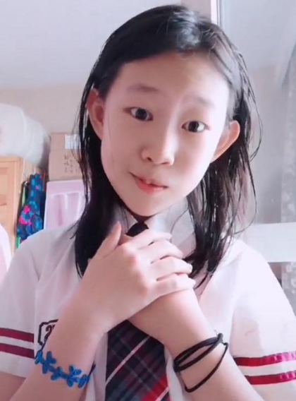 小沈阳女儿"整容式"长开,曾被吐槽"丑",今14岁女团范十足