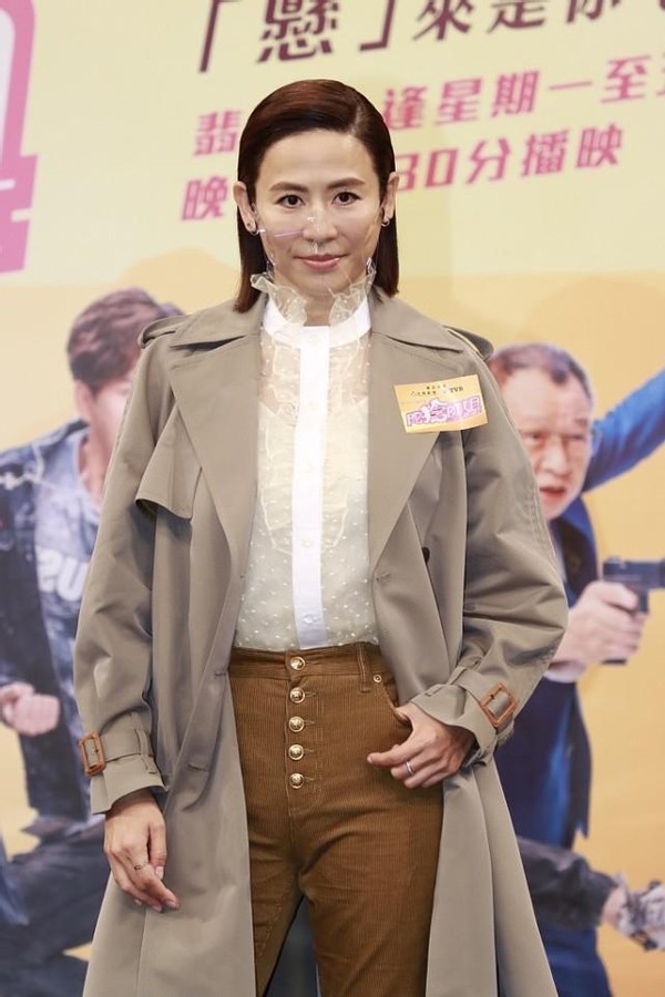 宣萱也太会搭配了吧,长筒靴配紧身裤,又霸气又感性好有魄力