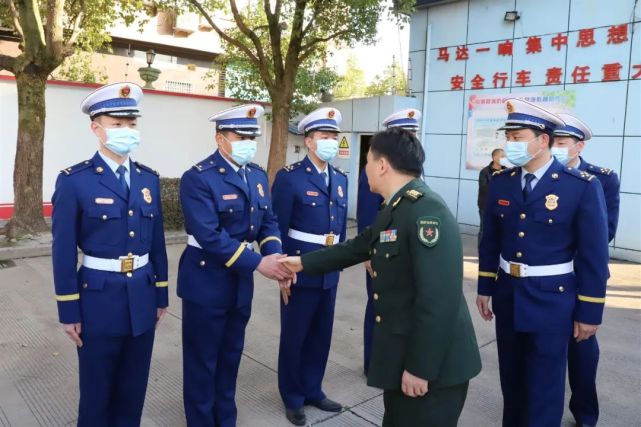 台州市委常委,军分区政委周厚江赴仙居消防看望慰问大队全体指战员