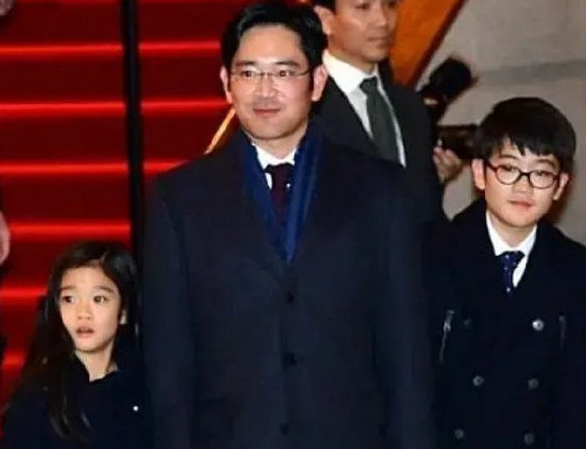 三星16岁小郡主貌美如花精明不输姑姑李富真她能顺利接班吗