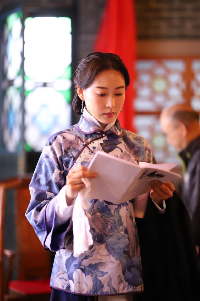 恭喜！杨怡姐姐杨卓娜今年结婚，生女11年未注册，对继女视如己出_腾讯新闻