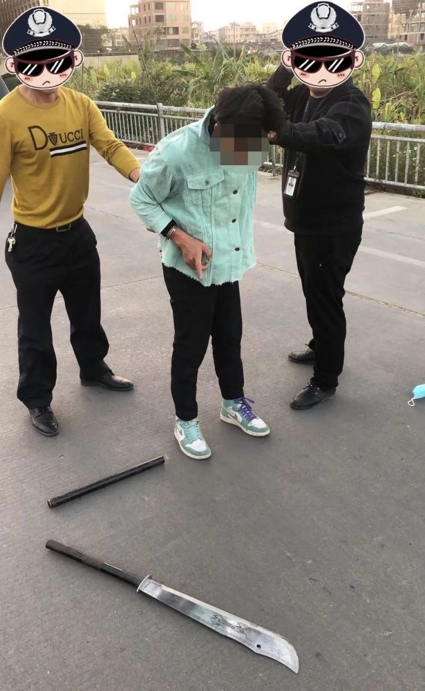 镇陈库村抓获涉飙车嫌疑人李某辉,现场缴获作案工具摩托车1辆,关刀1把