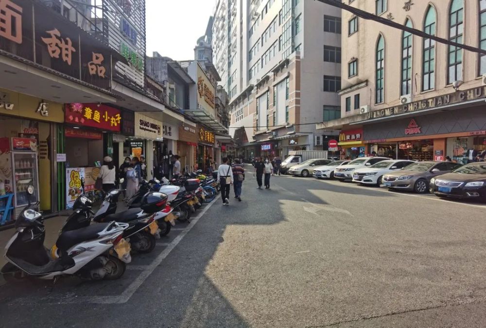 丨常安路步行街不像旧时候的店,有点意思,有点搞作,或者有点噱头,出来