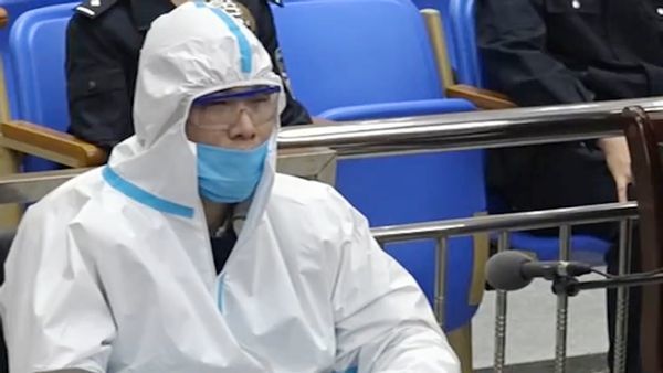 侯世朝曾表示,杨光毅的自首行为充满被动性,他是迫于警方进行大面积搜